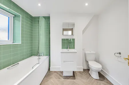 Tuskar Street, London, Terraced house To Let - Bathroom