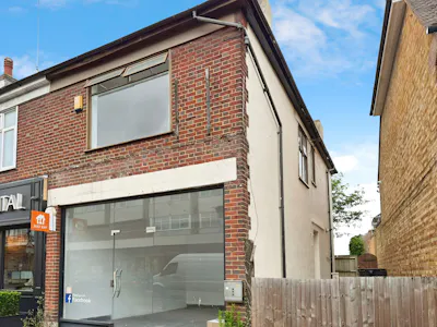 140 High Street, Rayleigh, Development Potential / Office / Retail / High Street Retail / Retail - In Town For Sale - e9422672IMG20250605WA0018.jpg