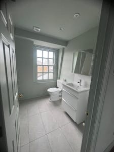 586 Kings Road, London, Mixed Use For Sale - Master En-Suite.jpg