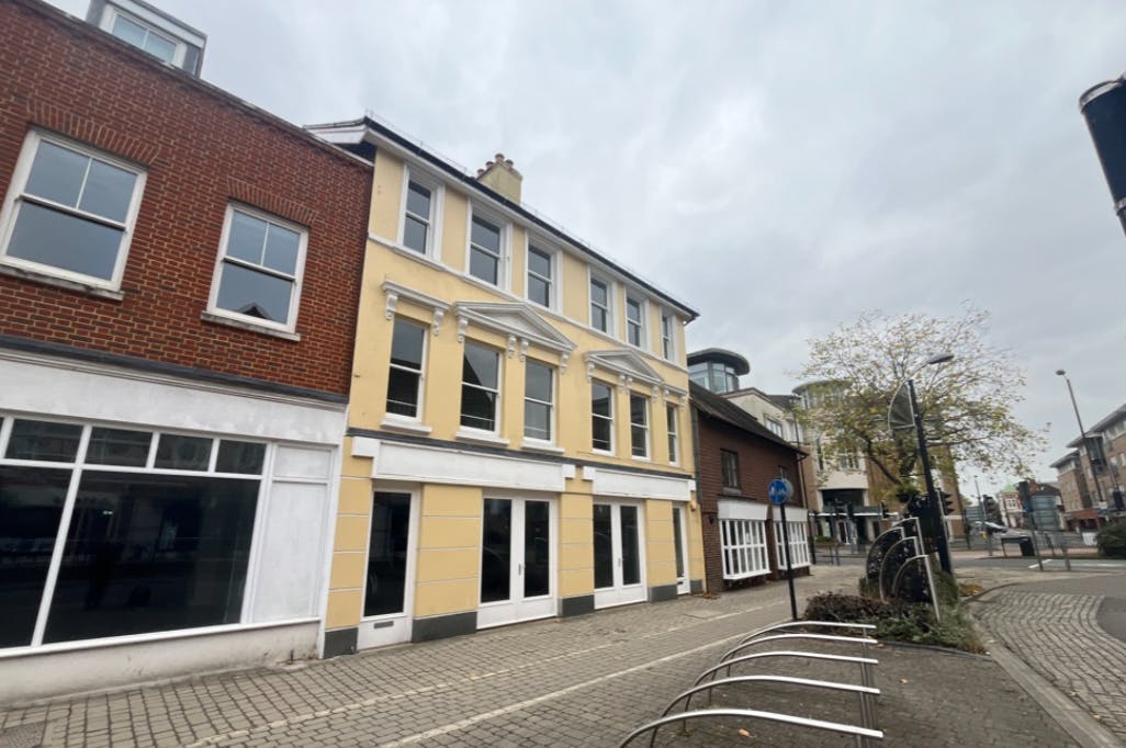 Office in Crawley - photo 2