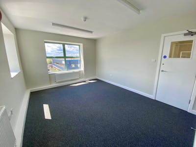 58 Wilbury Way, Hitchin, Office / Serviced Office To Let - 2.jpg