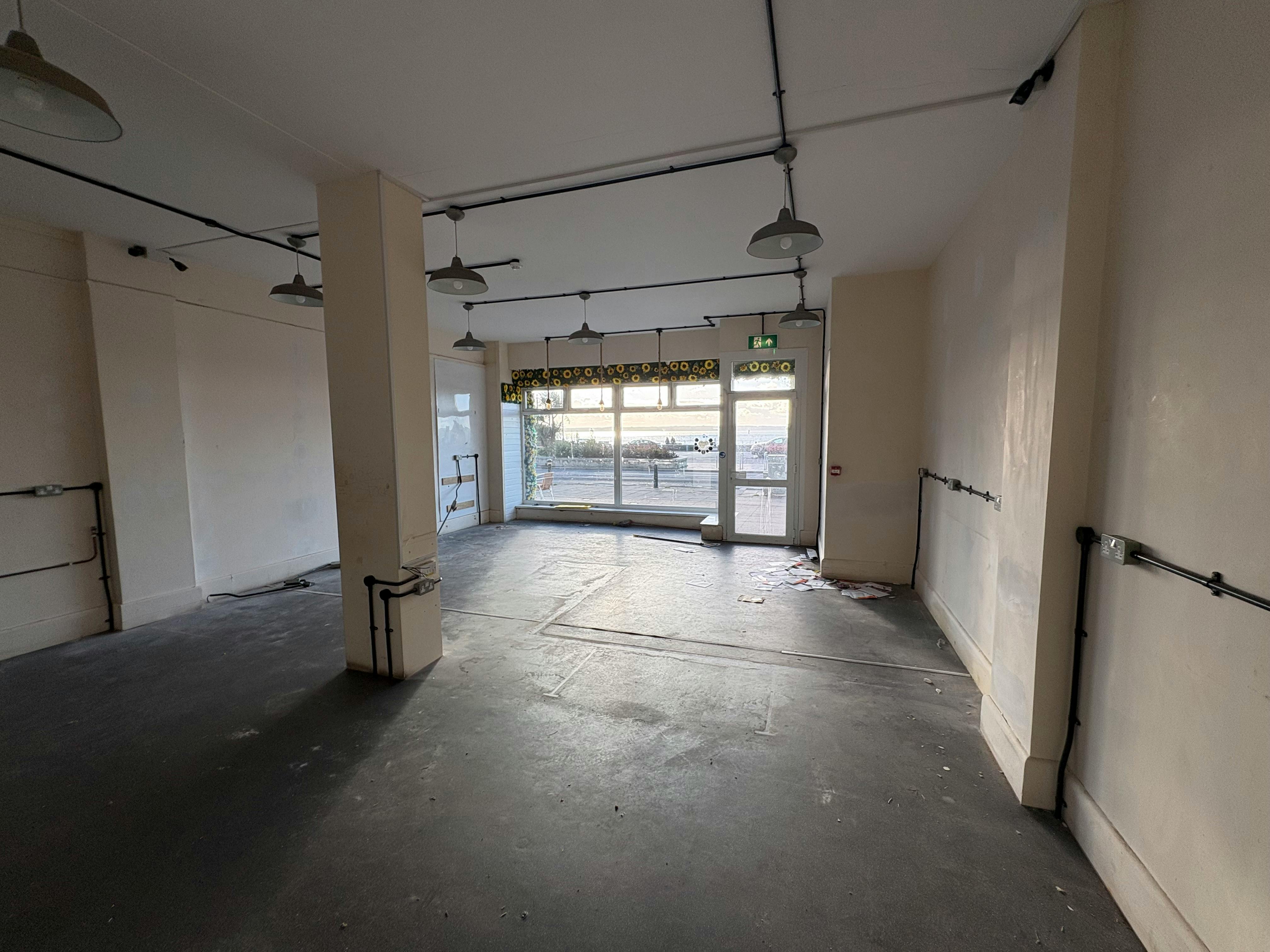 Retail/Shop in Lee-on-Solent - photo 3