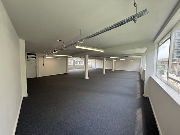 1st and 2nd Floor, 8-10 Commercial Way, Woking, Offices To Let - IMG_2629.JPEG