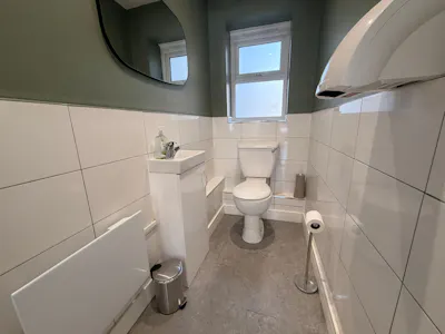 19 West Road, Westcliff-on-Sea, Retail To Let - WhatsApp Image 2026-05-27 at 15.21.05 (5).jpeg