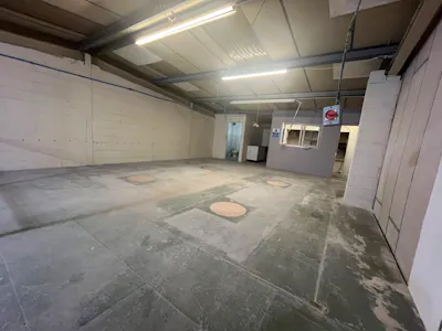 Unit 6, Hayes, Industrial To Let - 20260817_162726000_iOS 1.jpg