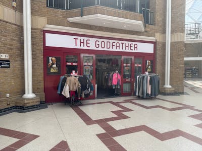 5 Market Place, Burgess Hill, Retail / High Street Retail / Retail - In Town / Shopping Centre To Let - IMG_9474.jpeg