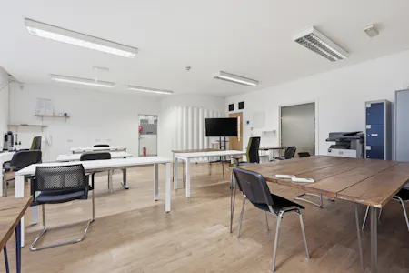 18-20 London Lane, London Fields, D1 (Non Residential Institutions) / D2 (Assembly and Leisure) / Leisure / Office To Let - img_0326.jpg