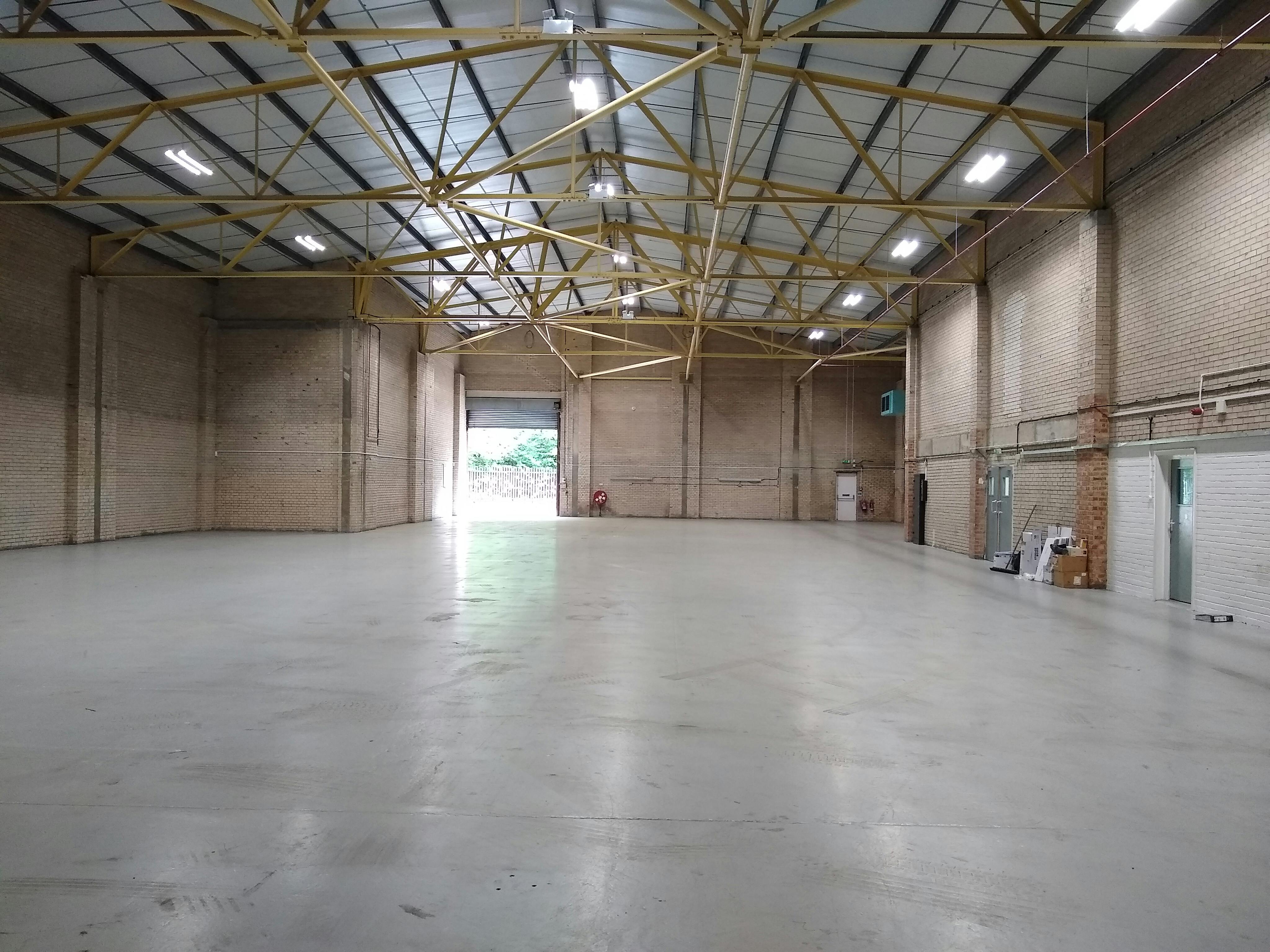 Industrial Unit in Coulsdon - photo 2