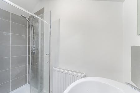 Woodlands Park Road, London, Residential Flat To Let - Bathroom