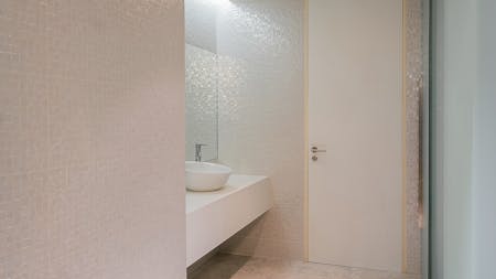 Edifício Ecrã, Rua Gaivotas em Terra, 2 (lote 3 13 01B), Lisboa, Office To Let - CasaBanho_001.jpg