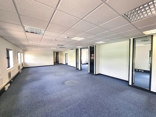 Bentley House, Horsham, E (commercial/business and service) / Office To Let - 20230901_121732.jpg