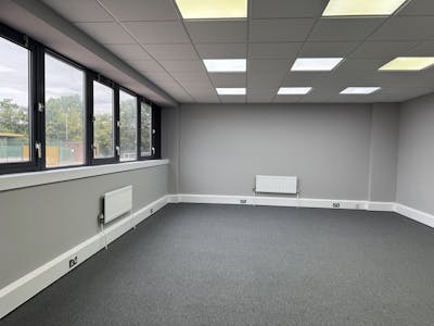 Unit D Valley Park, Watford, Industrial / Light Industrial / Warehouse To Let - IMG_0550.jpg