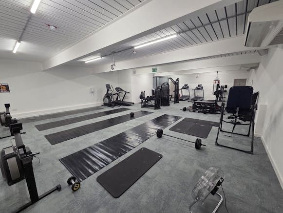 Ryan House Aviation Way, Southend-On-Sea, Leisure To Let - WhatsApp Image 20251001 at 141434_418cd0d5.jpg