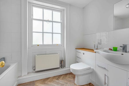 Bunhill Row, London, Maisonette To Let - Bathroom