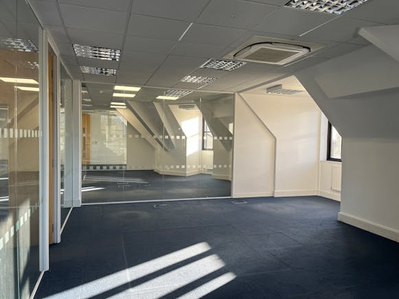 5 Chalfont Court, Amersham, Offices To Let - IMG_8525.JPG