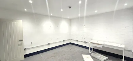Unit 2, Lyndean Industrial Estate, London, Industrial To Let - 20260408_154329(0) - Edited.jpg