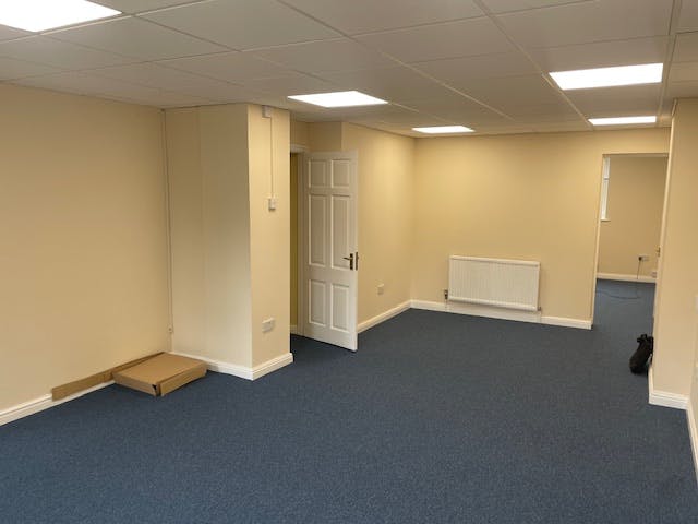 11-13 Dukes Ride, Crowthorne, Offices To Let - image11.jpeg