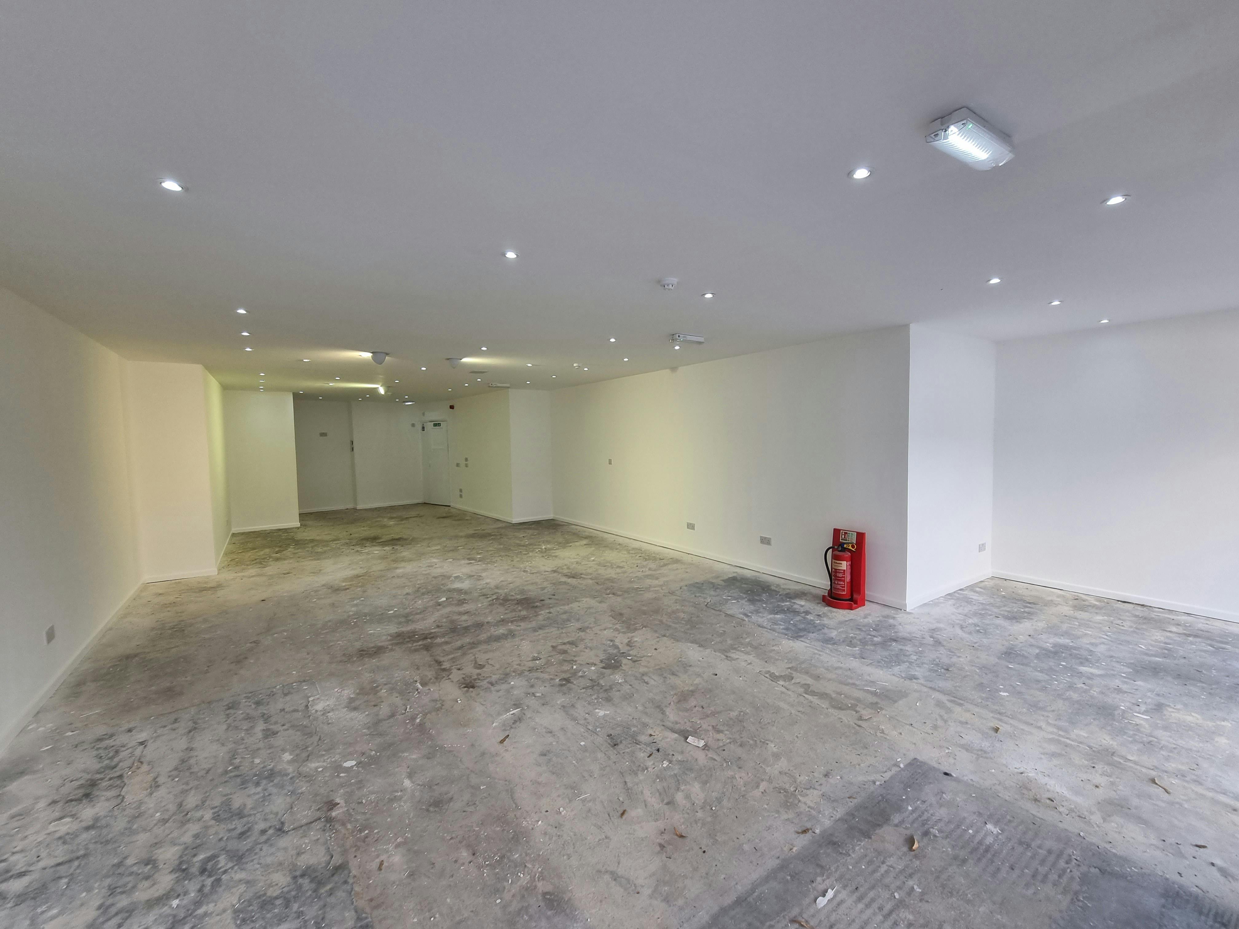 4 West Street, Horsham, West Sussex, E and service