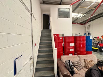 Unit 22 The Hawthorn Centre, Harrow, Warehouse To Let - 22 Hawthorn Centre 41.jpg