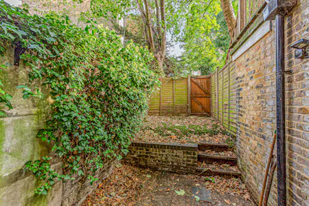 Finborough Road, London To Let - Private Garden