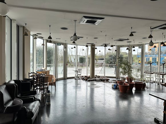 Unit 12, 8 Kew Bridge Road, Brentford, Restaurant To Let - IMG_2552.JPEG