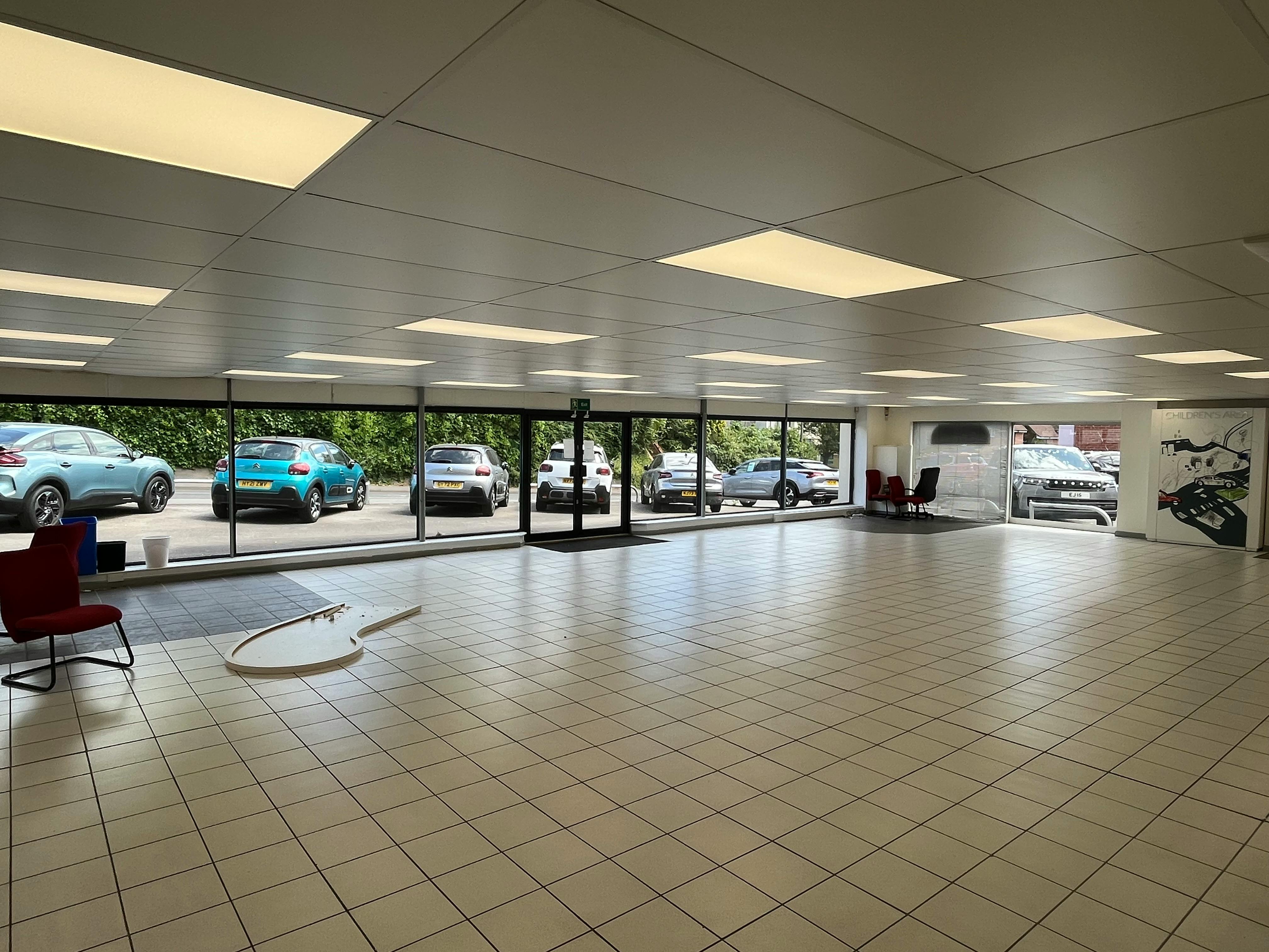 Retail/Shop in Winchester - photo 2