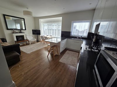 721 London Road, Westcliff-on-Sea, Residential Flat / Mixed Use / Retail For Sale - WhatsApp Image 2026-03-06 at 09.33.39.jpg.jpeg