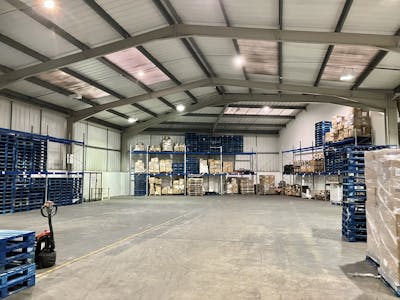 2B Enterprise Trading Estate, Southall, Warehouse To Let - 2b Enterprise - Warehouse 5.jpg