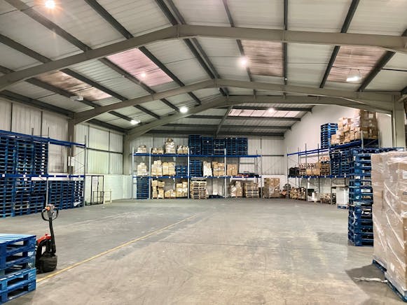 2B Enterprise Trading Estate, Southall, Industrial To Let - 2b Enterprise - Warehouse 5.jpg
