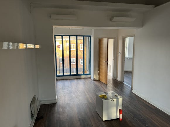 10B Robin Hood Road, Woking, Offices To Let - IMG_6463.JPEG