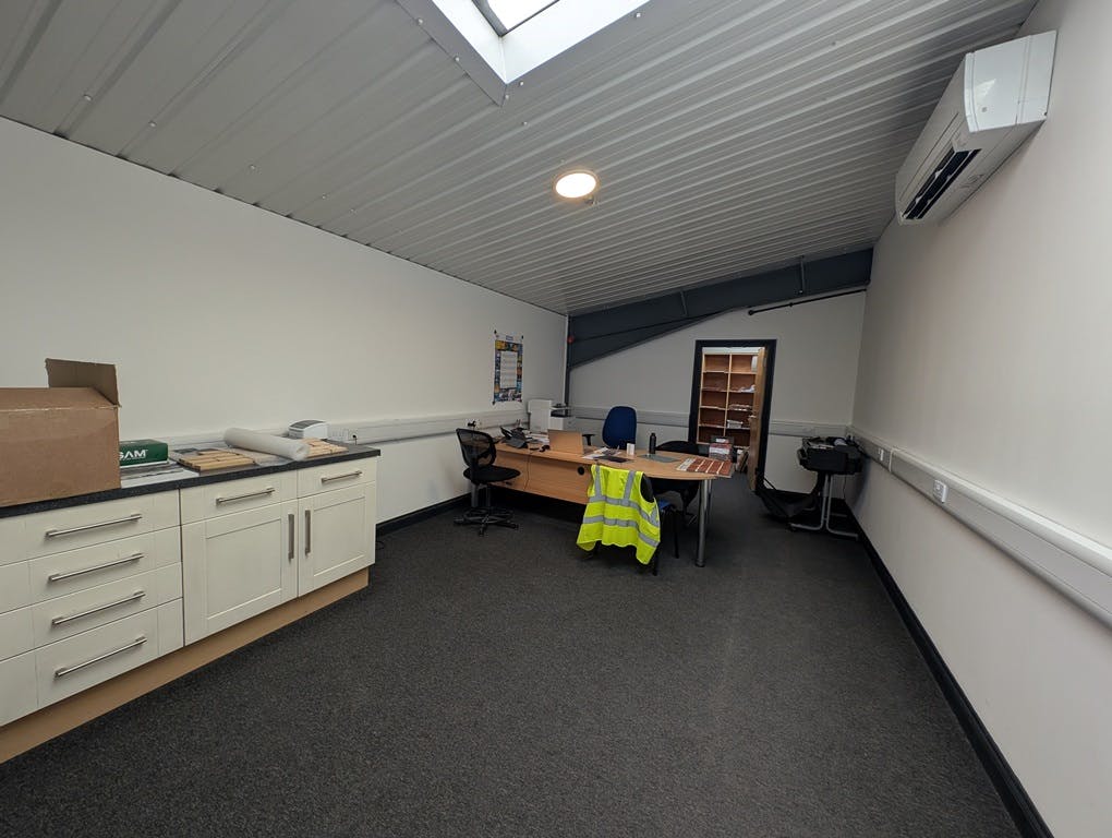 Industrial Unit in Andover - photo 4