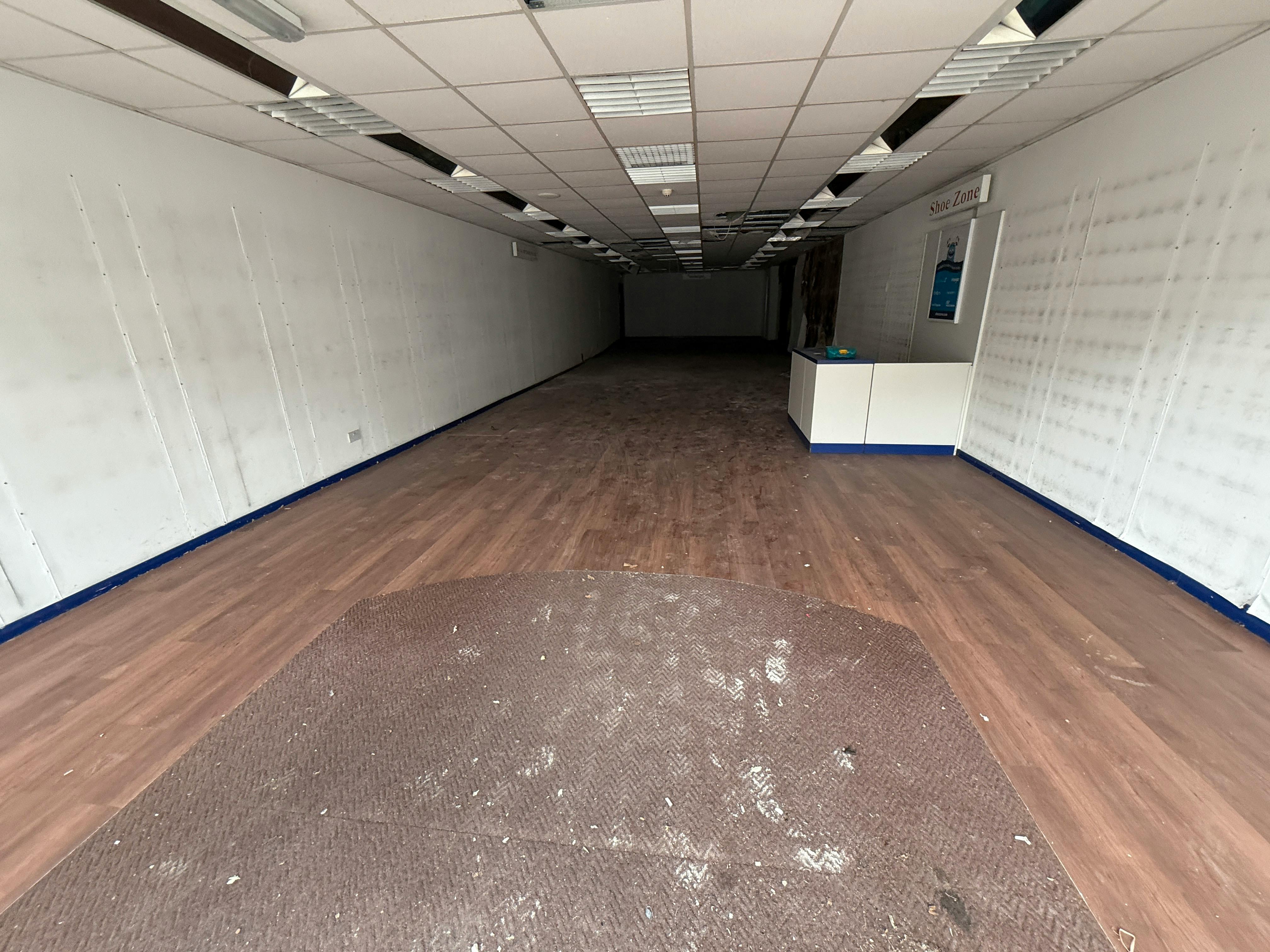 39 London Road, East Grinstead, Retail To Let - IMG_9913.JPG