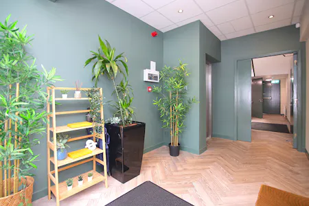 Dargan House, Dublin 2, Office Lease Assignment - Entrance.jpg