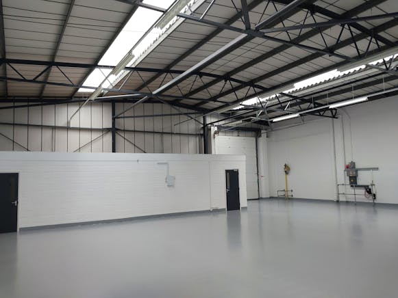 Unit 12, Bilton Industrial Estate, Bracknell, Industrial To Let - 20230320_142057.jpg