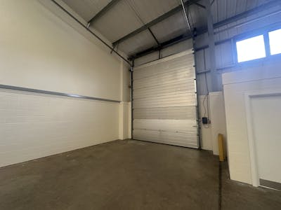 Units 24 & 25 Vale Industrial Estate, Southern Road, Aylesbury, Industrial To Let - IMG_2856.jpeg