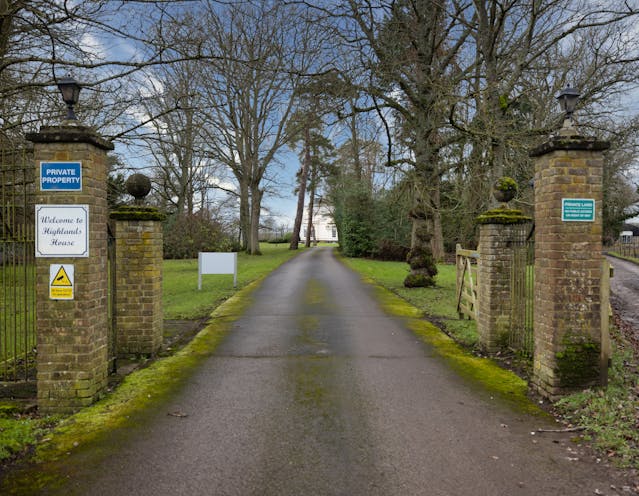 Highlands House, Spencers Wood, Reading, Office To Let / For Sale - Entrance Driveway