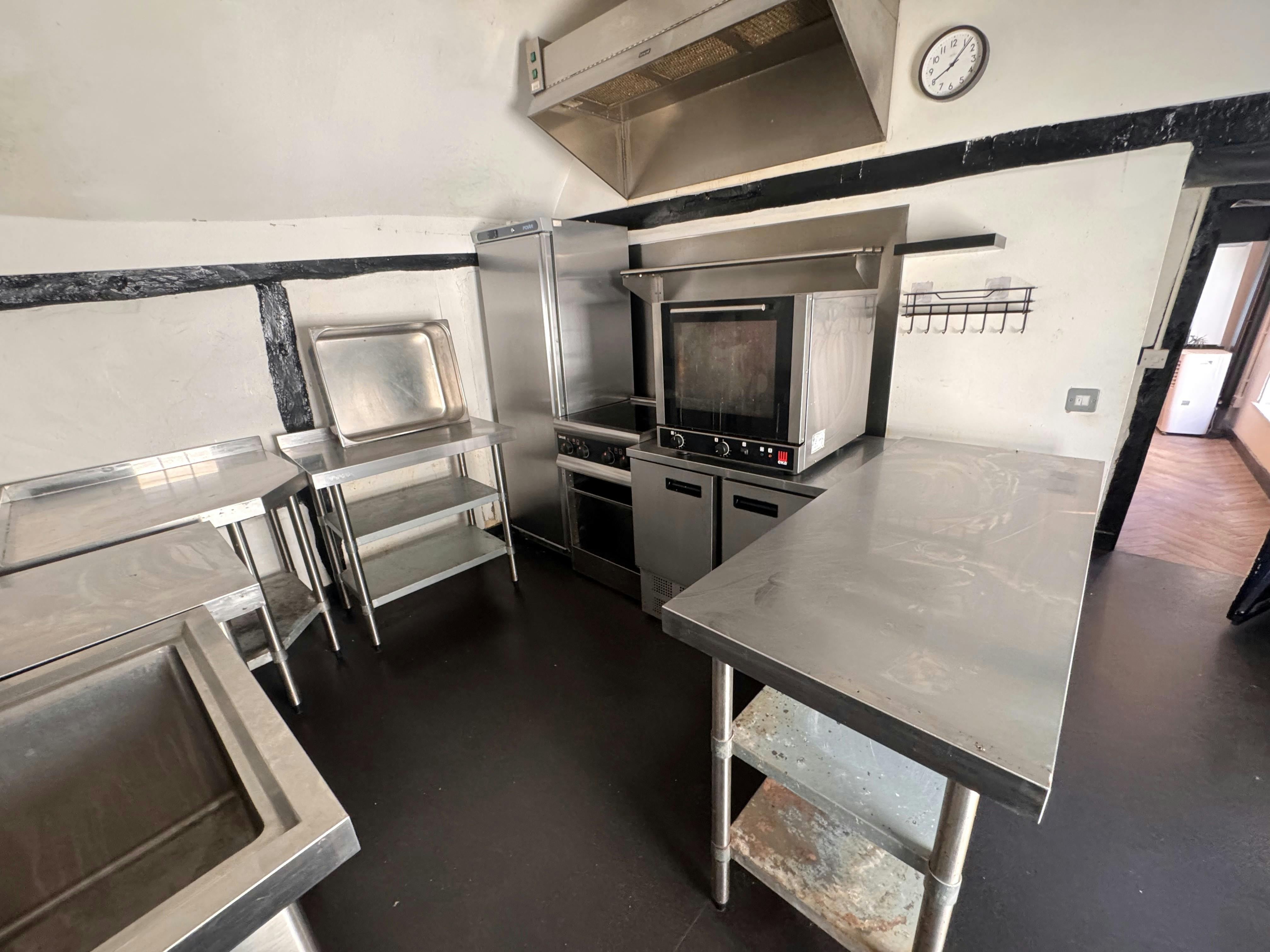 6 High Street, Petersfield, Retail To Let - 6 High St Petersfield - Kitchen.jpg