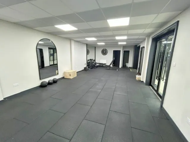 3 High Street, Ascot, Office / Retail To Let - Internal from far end i.jpg