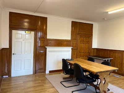 First Floor Offices, 34 Market Square, Aylesbury, Office To Let / For Sale - 20260319_105216765_iOS.jpg