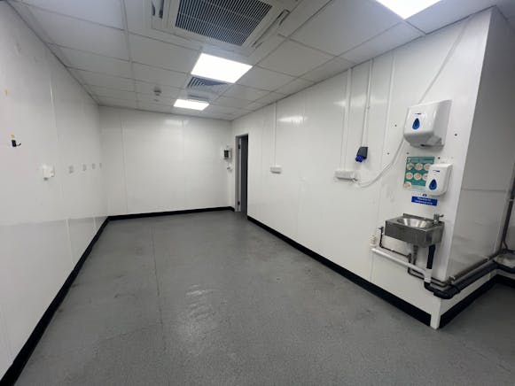 Harbour Island, Harbour Exchange Square, London, Restaurant / Retail To Let - IMG_1089.jpeg