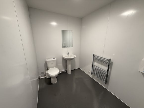 Unit 2, Droitwich Enterprise Hub, George Baylis Road, Droitwich Spa To Let - 20251223_124826603_iOS (1).jpg