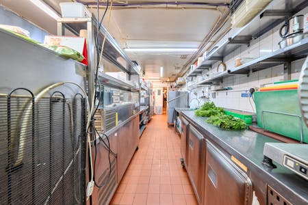 455 Uxbridge Road, Hatch End, Pinner, Retail To Let - 1436971 (11).jpg