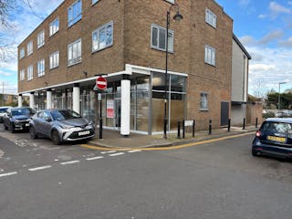 10 High Street, Shepperton, Retail To Let - IMG_4615.JPG