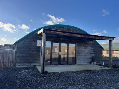 Bradmoor Farm, Stanbridge Road, Aylesbury, Retail / D1 (Non Residential Institutions) To Let - IMG_5090.JPG