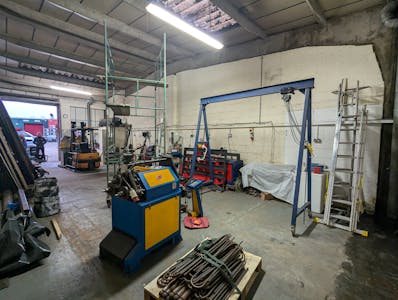 Unit 12, Watford, Industrial To Let - PXL_20250203_160731305.jpg