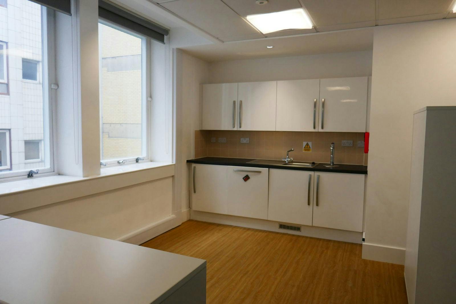 Phoenix House, 3 South Parade, Leeds, Offices To Let - 913f3f7c-6f50-4e13-9751-9d25ea75272d_Photo_12_large.jpg