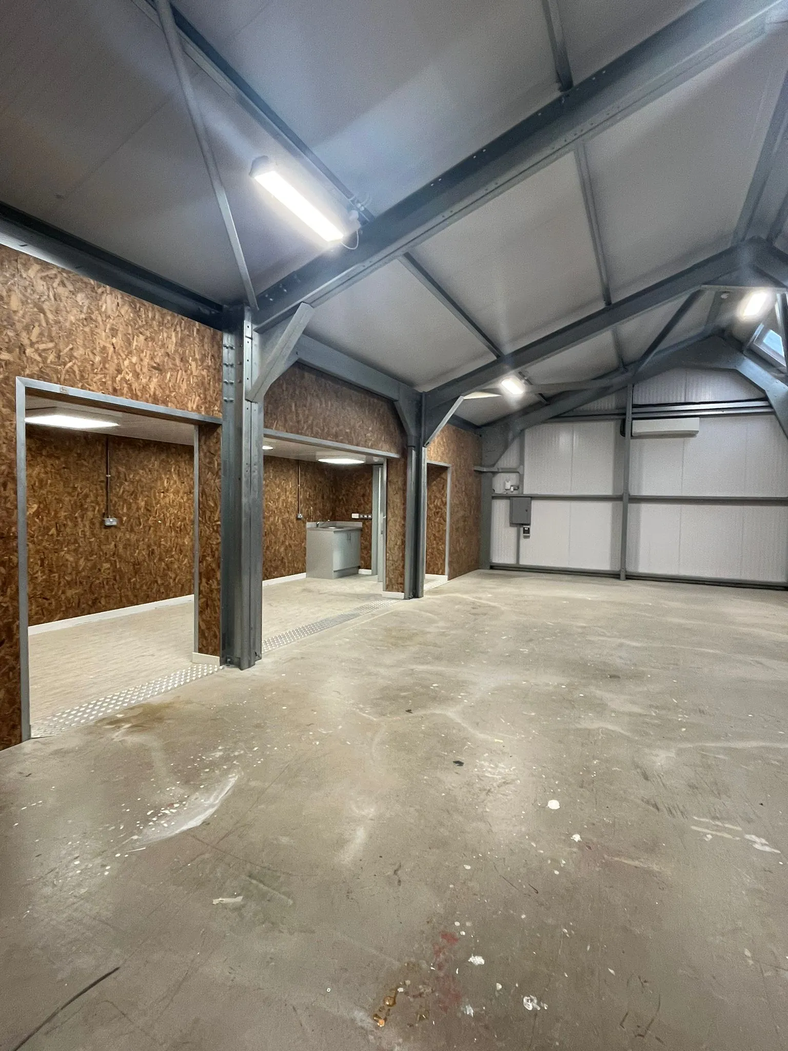 Unit 4 HQube, High Wycombe, Industrial To Let - WhatsApp Image 2025-10-23 at 10.43.33_d62de643.jpg