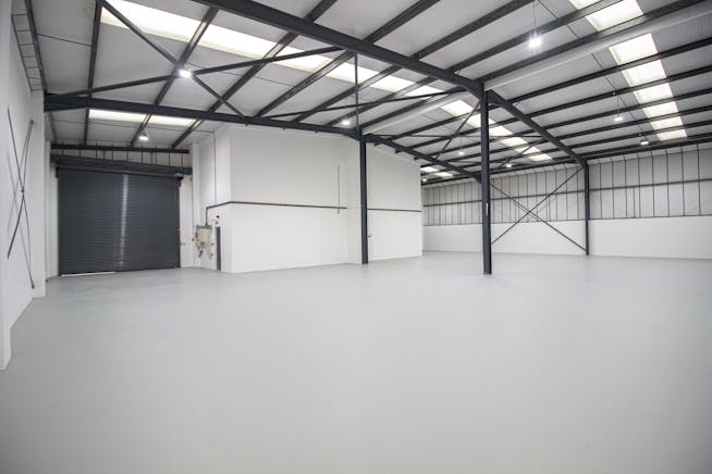 Units 9 & 10 Airlinks Industrial Estate, Heston, Industrial / Warehouse To Let - 2_1.jpg