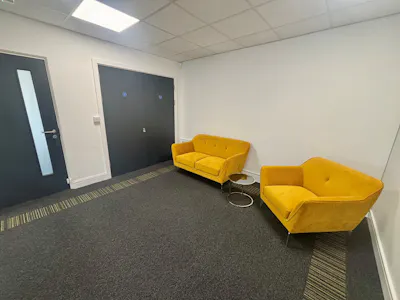 First Floor, 9 Old Field Road, Bridgend, Office To Let - 8.jpg
