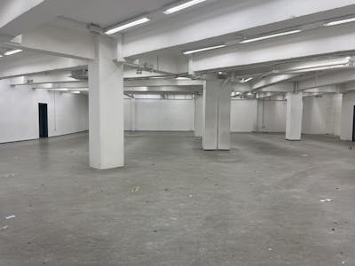 17-19 Octagon Parade, High Wycombe, Retail To Let - IMG_4382.JPG